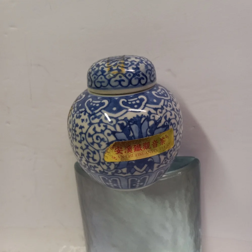 ASIAN Chinese Ginger Jar Blue White Floral Porcelain Ceramic  Vintage Collectibl